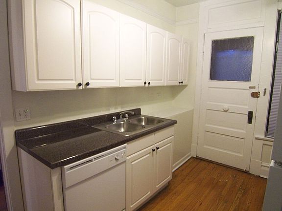 5th image of 1945-1955 W Montrose Dr #1945-2