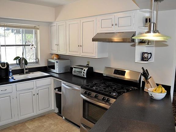 2nd image of 2842 Fern Ln