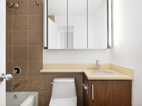 330 East 38th Street image 13 of 26