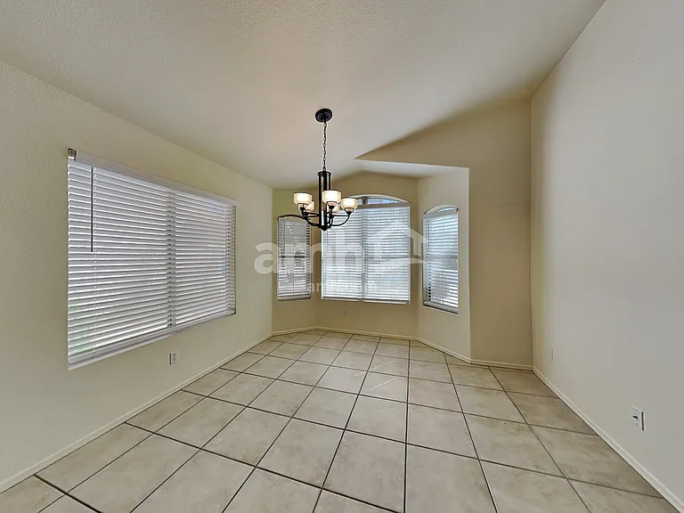 1130 W Lark Dr — Photo 4