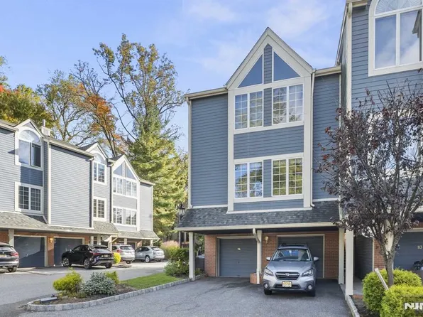 114 Surrey Ct, Ramsey, NJ 07446