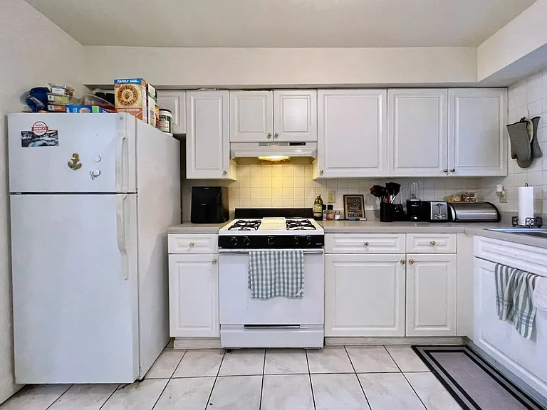 1035 Washington St #1R — Photo 6