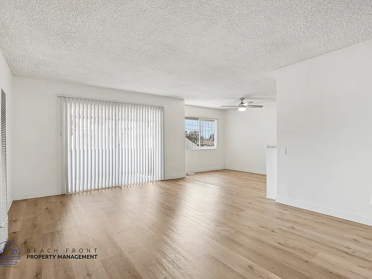 1458 Marine Ave — Photo 16