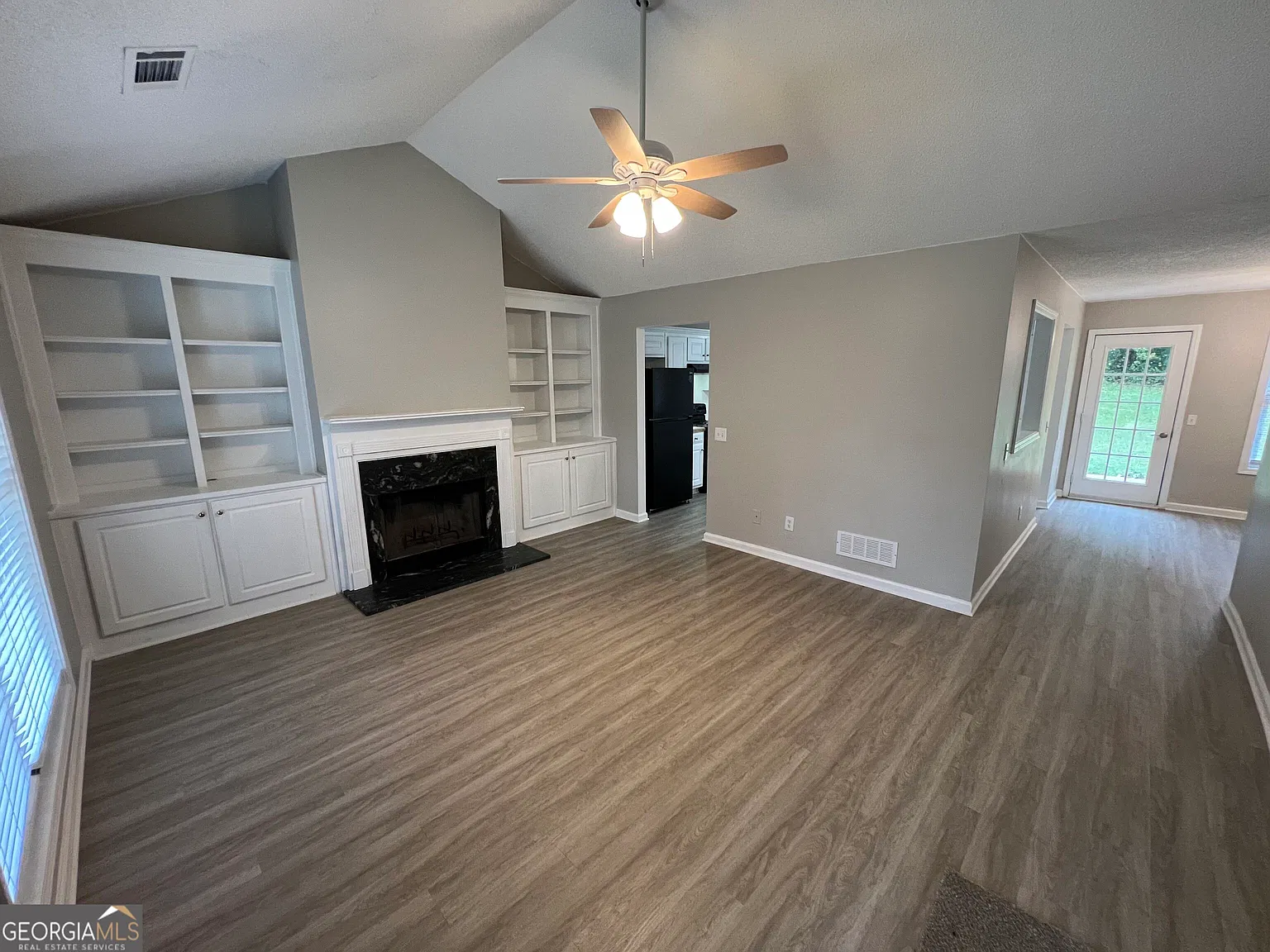 3 bed, 2.0 bath, 1446 sqft, $1,750 — Photo 3