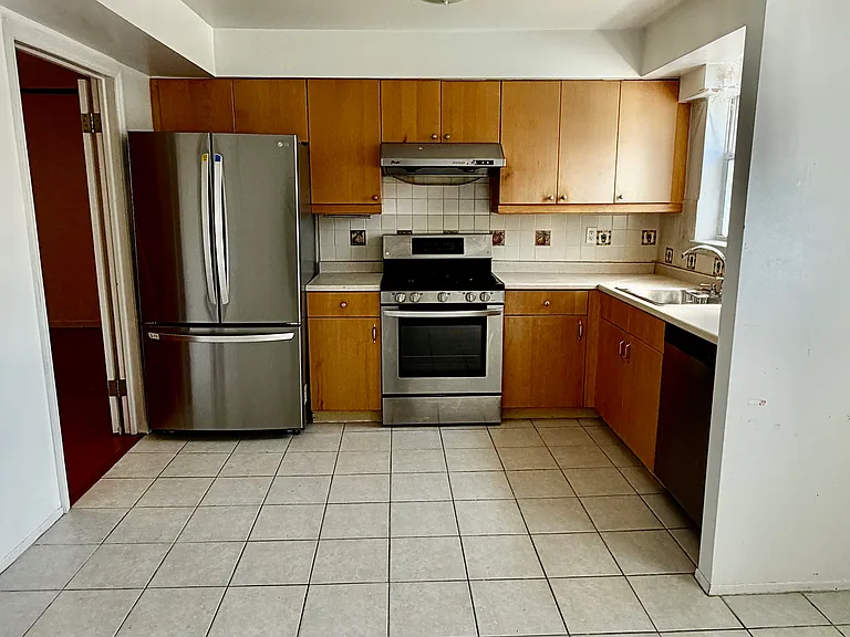 68-33 Cloverdale Ln #6833 — Photo 3
