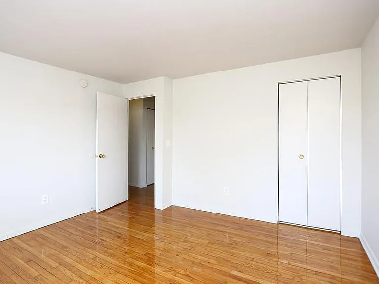 Parkside Apartments — Photo 11