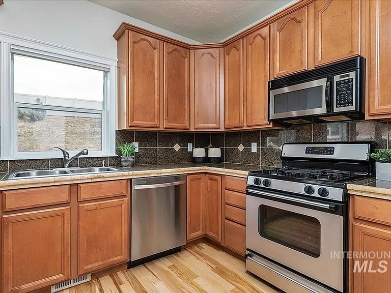 806 S Gray Eagle Way — Photo 8