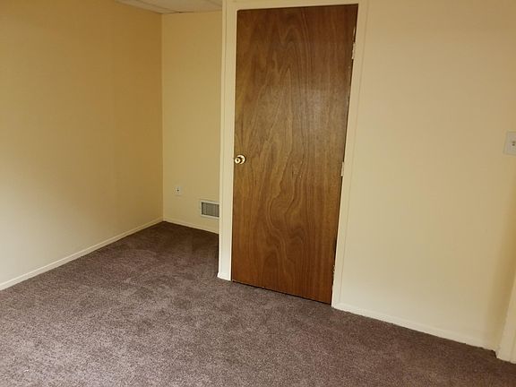5th image of 684 Old Medford Ave