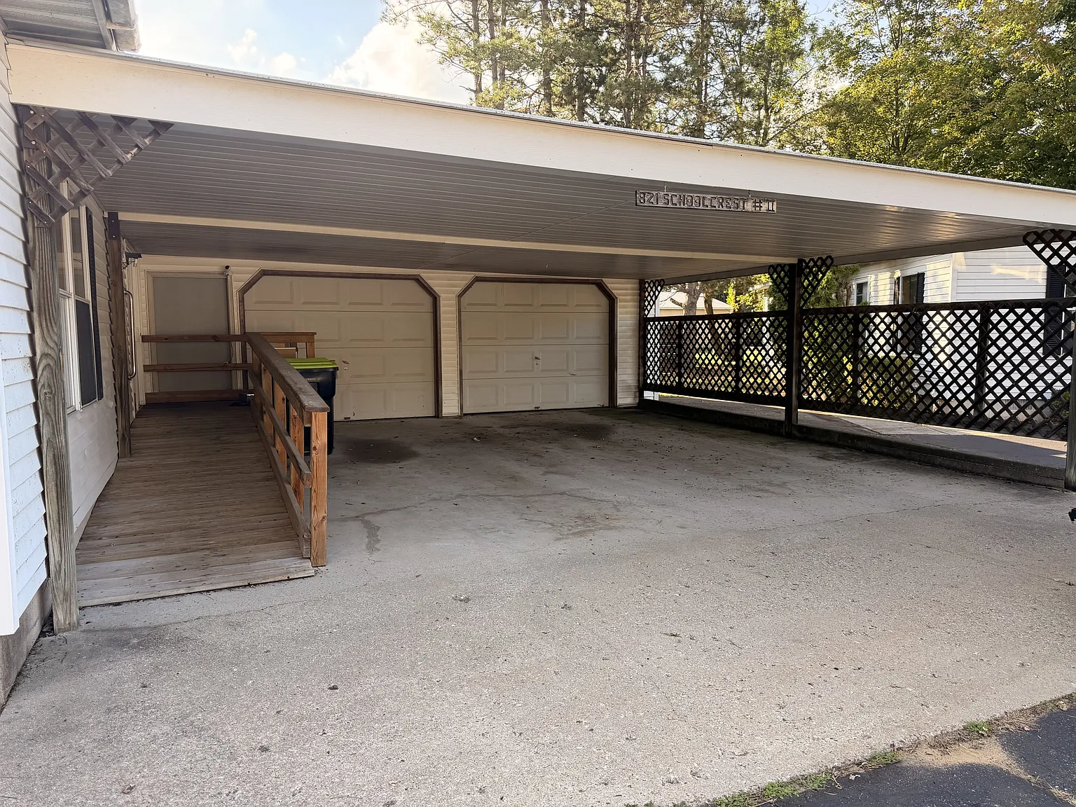 821 Schoolcrest Avenue - 2 — Photo 1