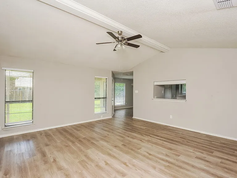 6221 Valley Forge Ct — Photo 4