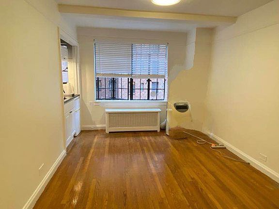 3rd image of 304 E 41st St APT 901A