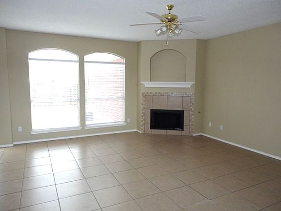 4th image of 5017 Vineyard Ln