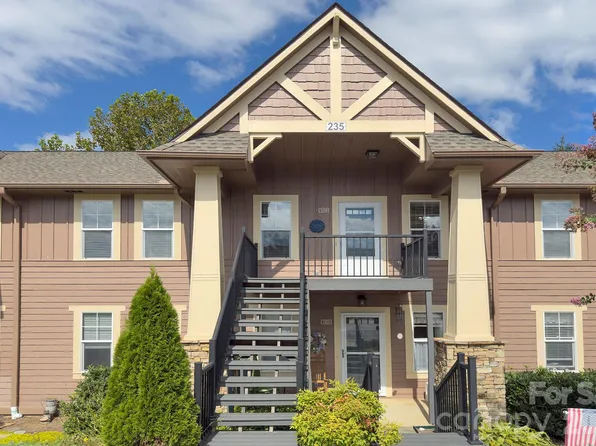 1104 Deermouse Way, Hendersonville, NC 28792