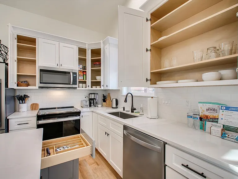 1413 W Rossi St — Photo 15