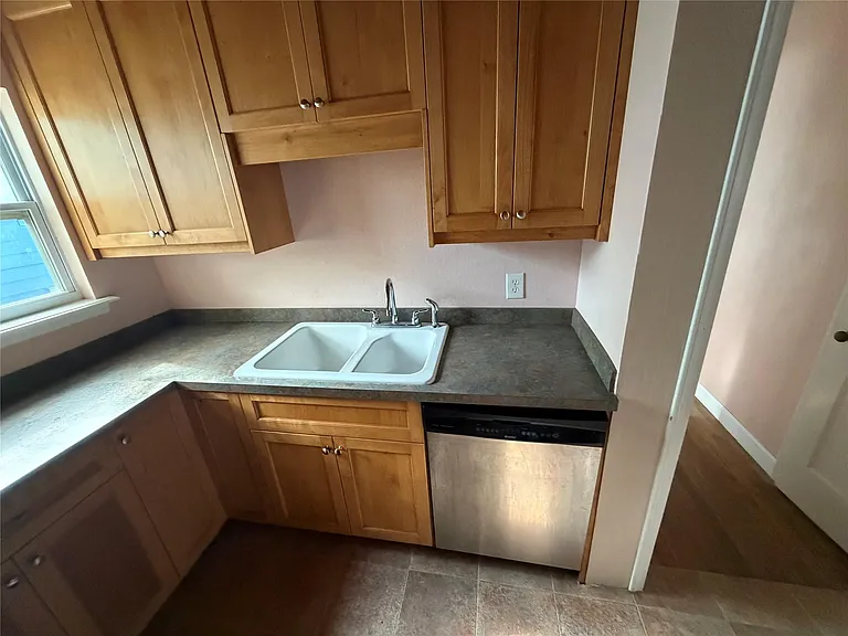303 Magnusson Ave — Photo 10