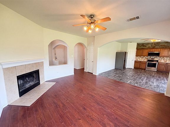 3rd image of 206 Almquist St