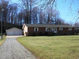 1001 Neimans Ave SE, East Canton, OH 44730