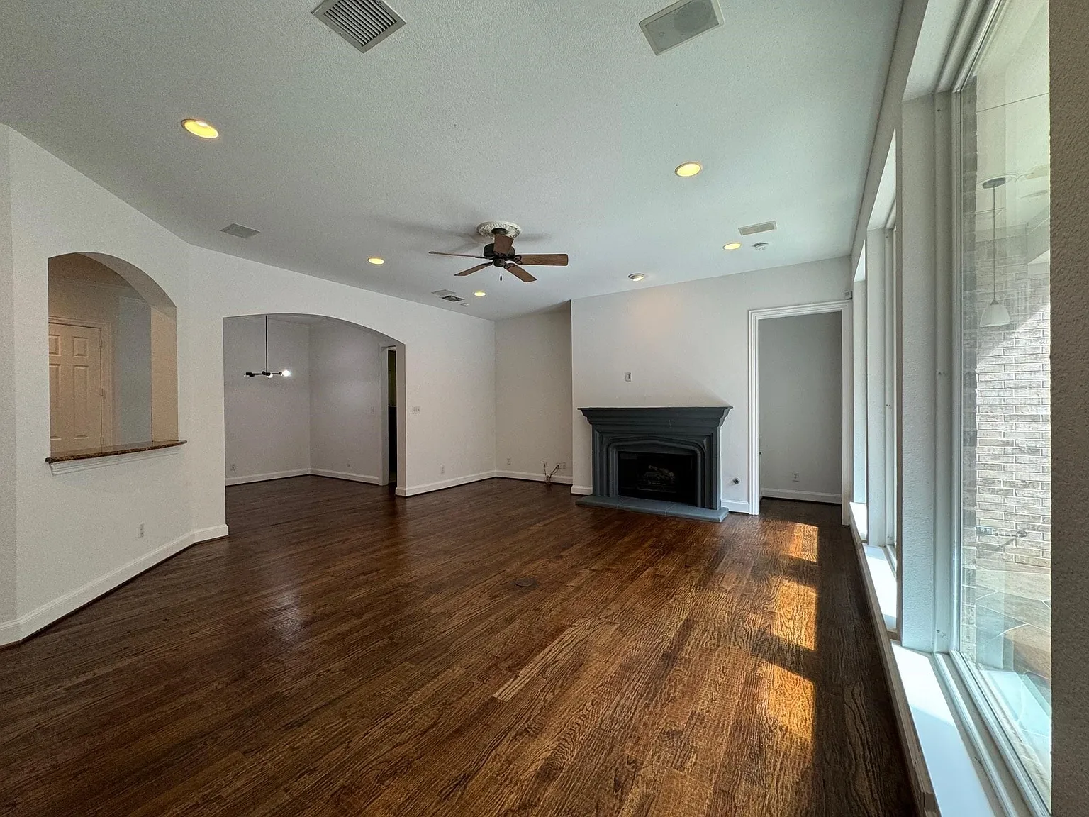 4 bed, 3.5 bath, 3235 sqft, $3,800 — Photo 4