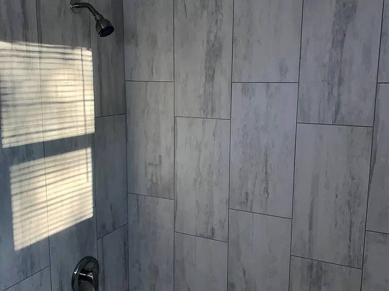tube/shower bathroom 2