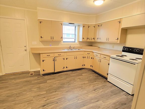 5th image of 2421 E 68th St