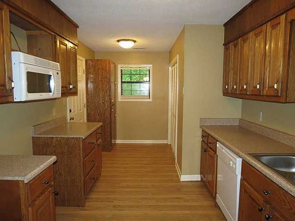 3rd image of 430 Mountain View Dr