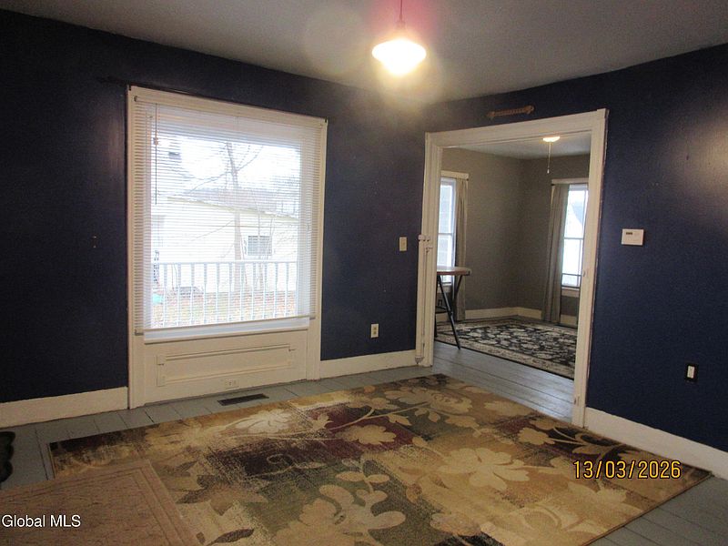 4th image of 17 S Maple Street
