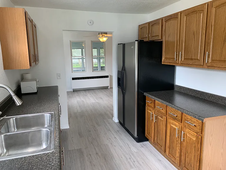 604 S Pearl St — Photo 3
