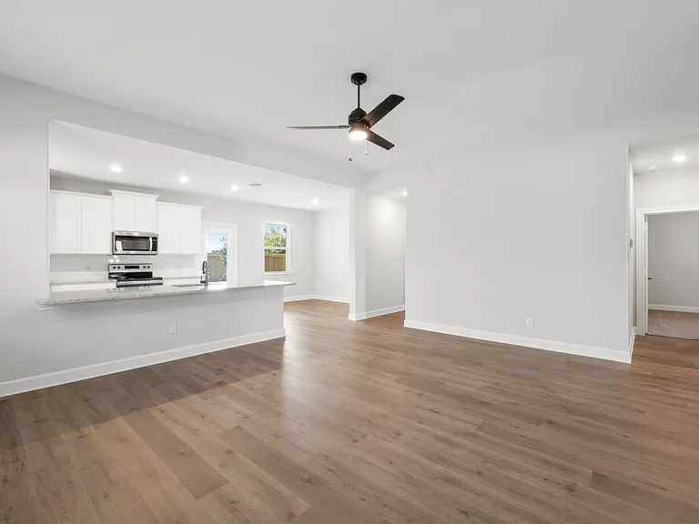 313 Magnolia Blvd — Photo 8