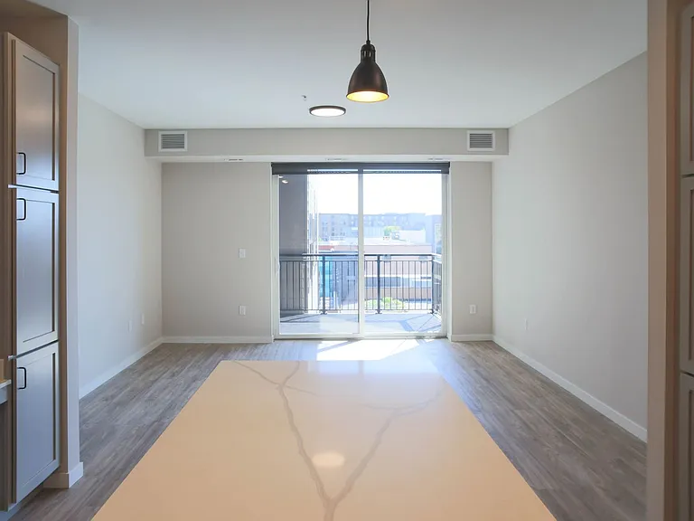 B7 Flats — Photo 61