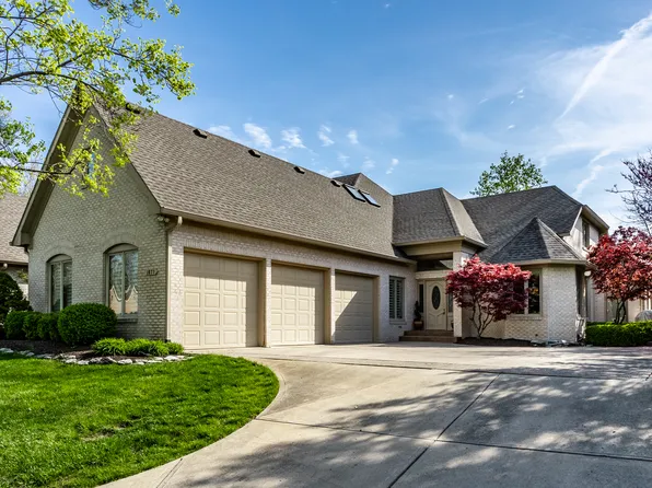 1677 Ashwood Dr, Greenwood, IN 46143