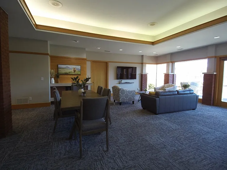 Riverwalk Apartments — Photo 8