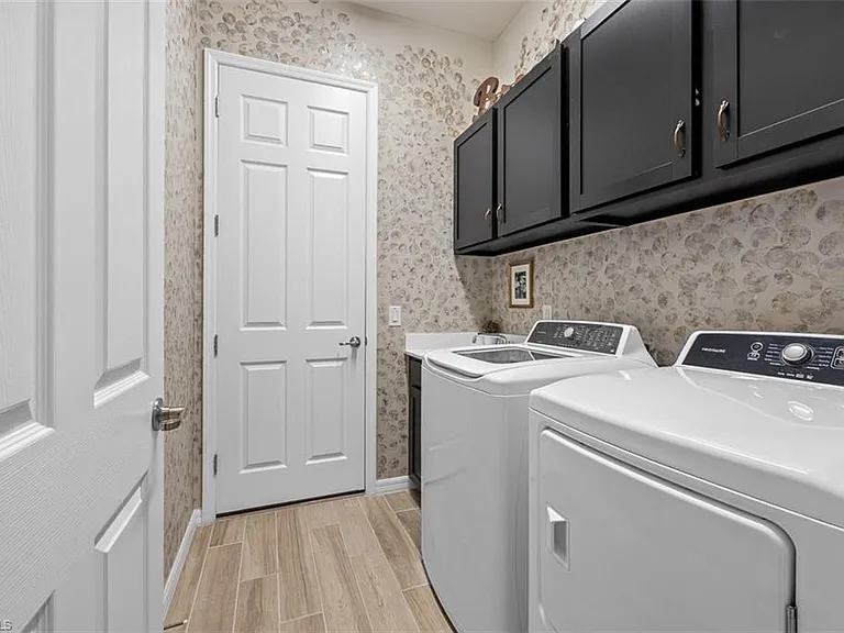 5994 Berwick Ln — Photo 12