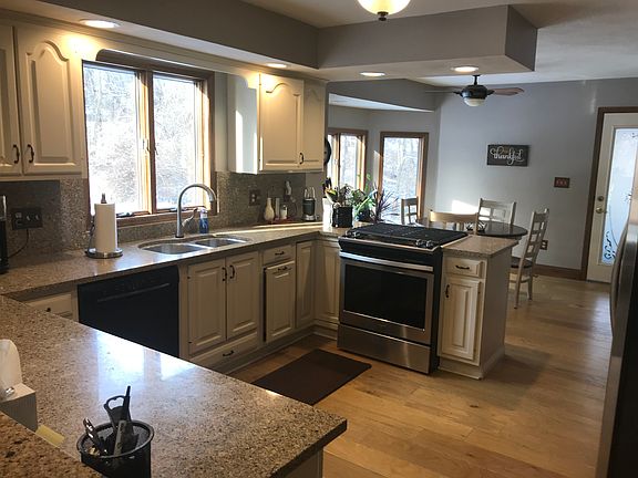 5th image of 435 W Lake Dr
