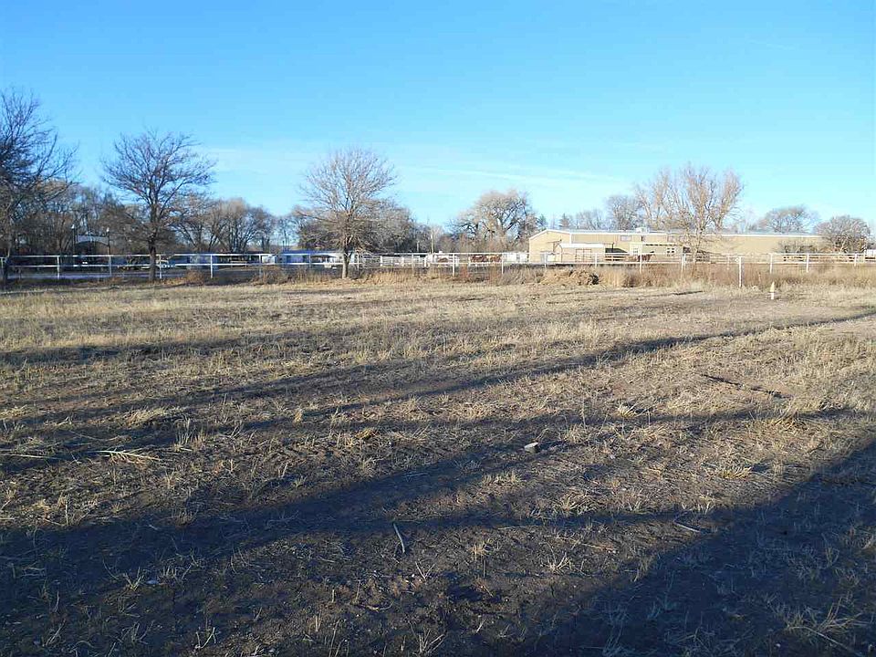 2nd image of 915 Sandy Ln