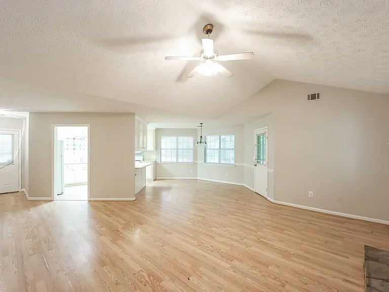 85 Lakeside Dr — Photo 3