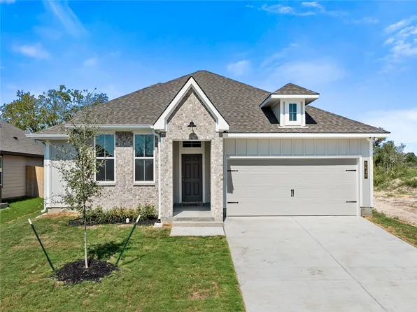 5649 Fox Bluff Dr, Bryan, TX 77807