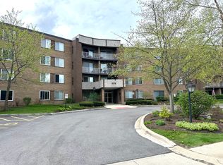 909 E Kenilworth Ave Unit 420, Palatine, IL 60074