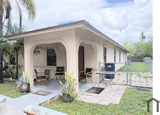 944 NW 14th St — Photo 1