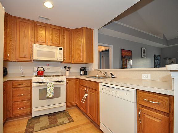 4th image of 506 Lloyd Pl Unit 12