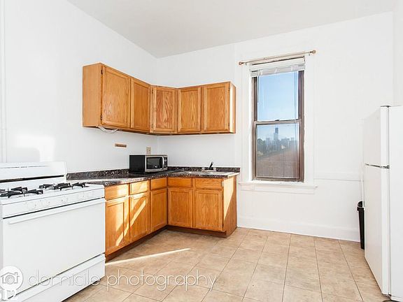 3rd image of 1612 N Cleveland Ave #226