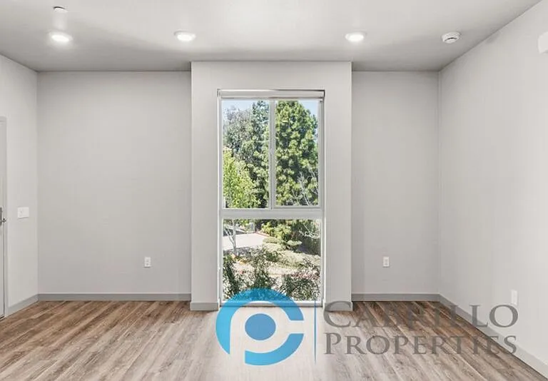 3093 Broadway #302 — Photo 5