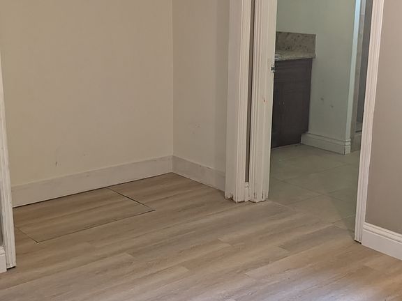 5th image of 558 Cedar Ave