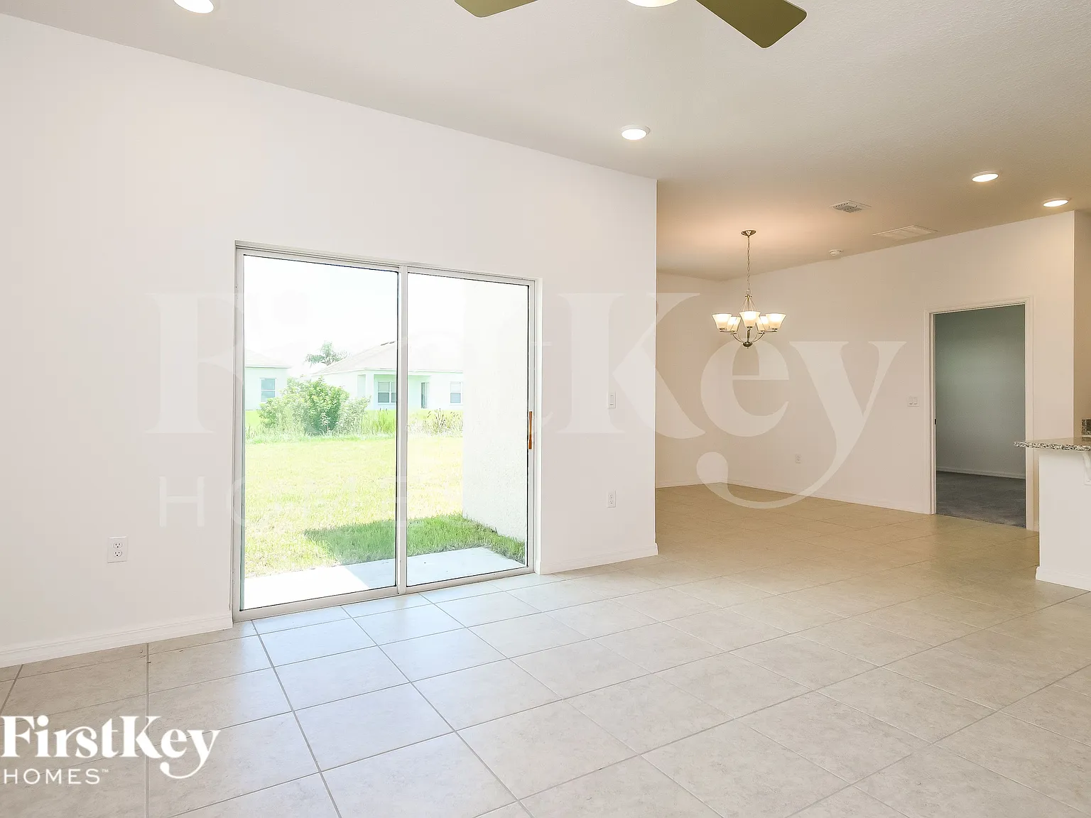 3 bed, 2.0 bath, 1589 sqft, $2,570 — Photo 4
