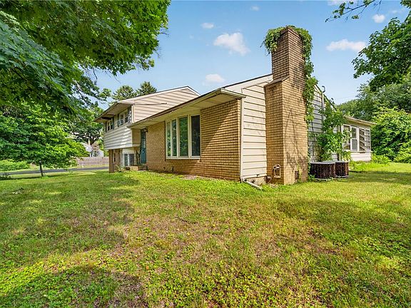 3rd image of 933 Big Oak Rd
