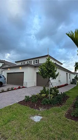 5 bed, 3.5 bath, 3105 sqft, $4,700 — Photo 2