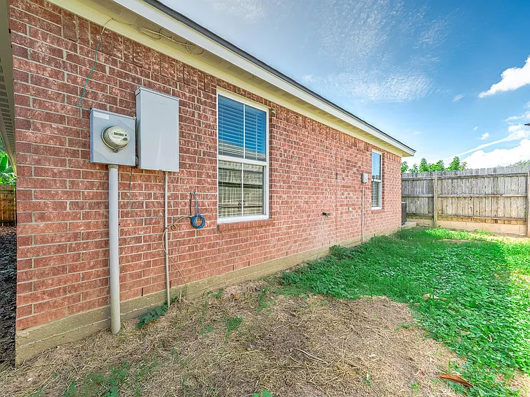 7308 Avenue R — Photo 23