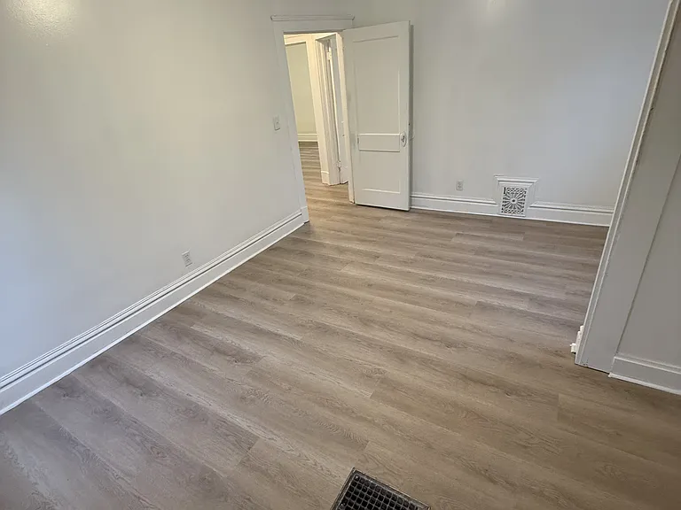 1425 Camp Ave — Photo 15
