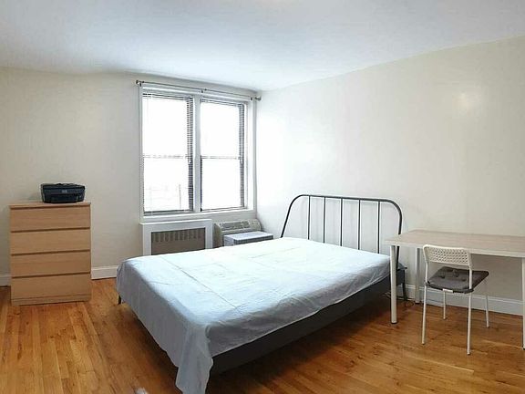 3rd image of 65-50 Wetherole St #5W