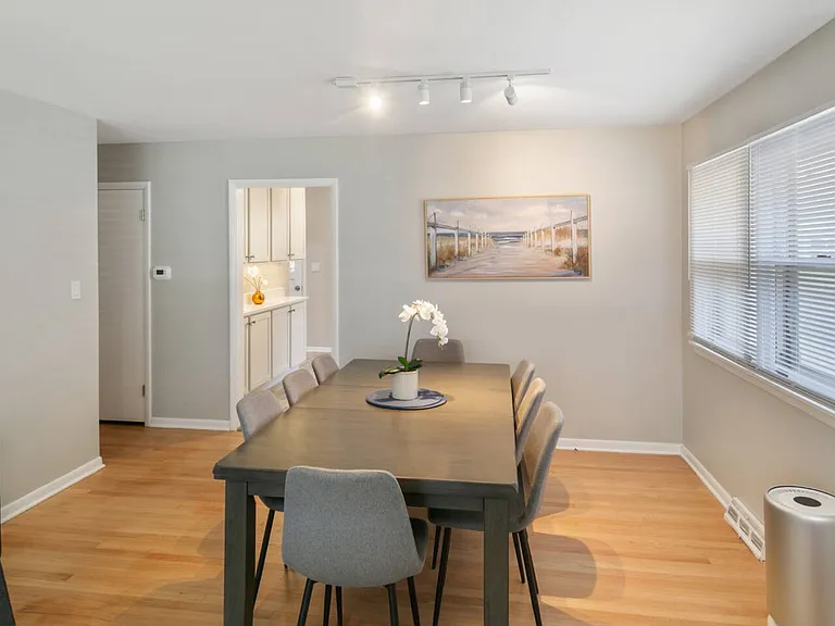 310 Butterfield Ln — Photo 10