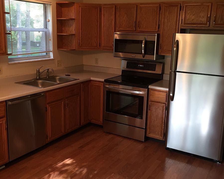 2nd image of 726 Fernwood Ter